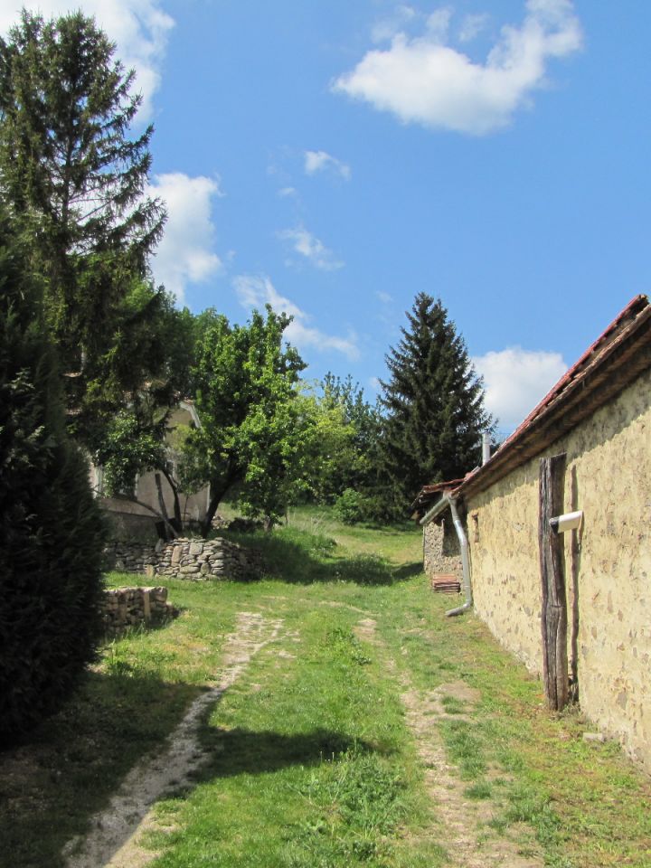 A mintául szolgáló ház, melyet a mai öcsiek Gazdag, vagy Török-féle házként emlegetnek, ennek a köznek a végén állt.