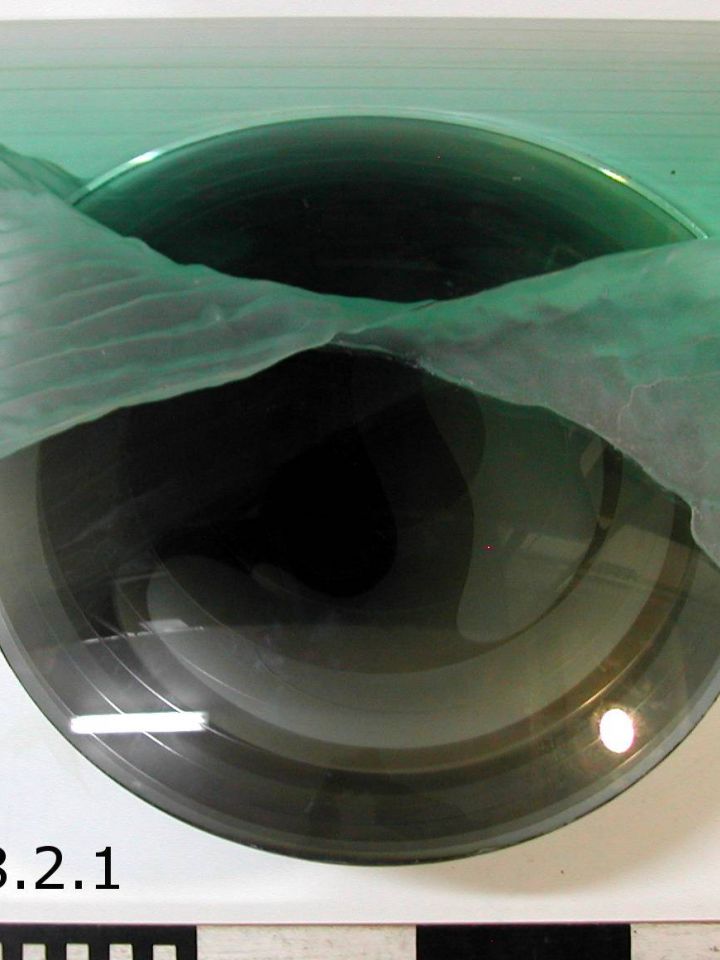 Ü.88.2.1. Ősanya, 1988, M:45cm, SZ:17cm