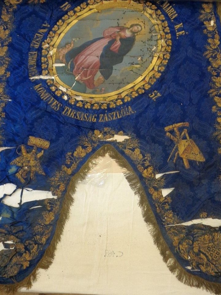 A veszprémi kőműves társaság zászlója. 