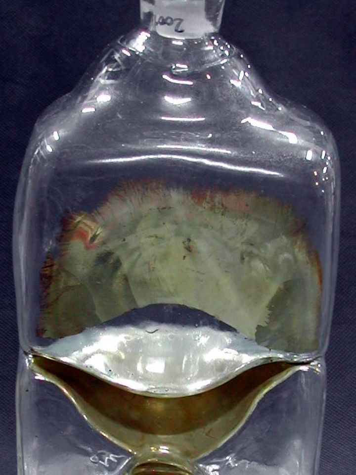 Ü.2002.3.2. Pincetok kehellyel, 2002, formába fújt hutaüveg, M:27cm, SZ:13,5cm