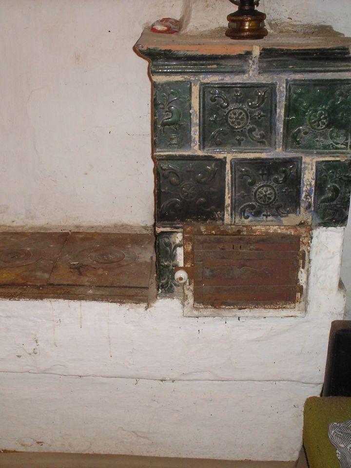 Másodlagos felhasználás: Tagyon-hegy. A csempék közti fugák kékre festése bevett gyakorlatnak számított.