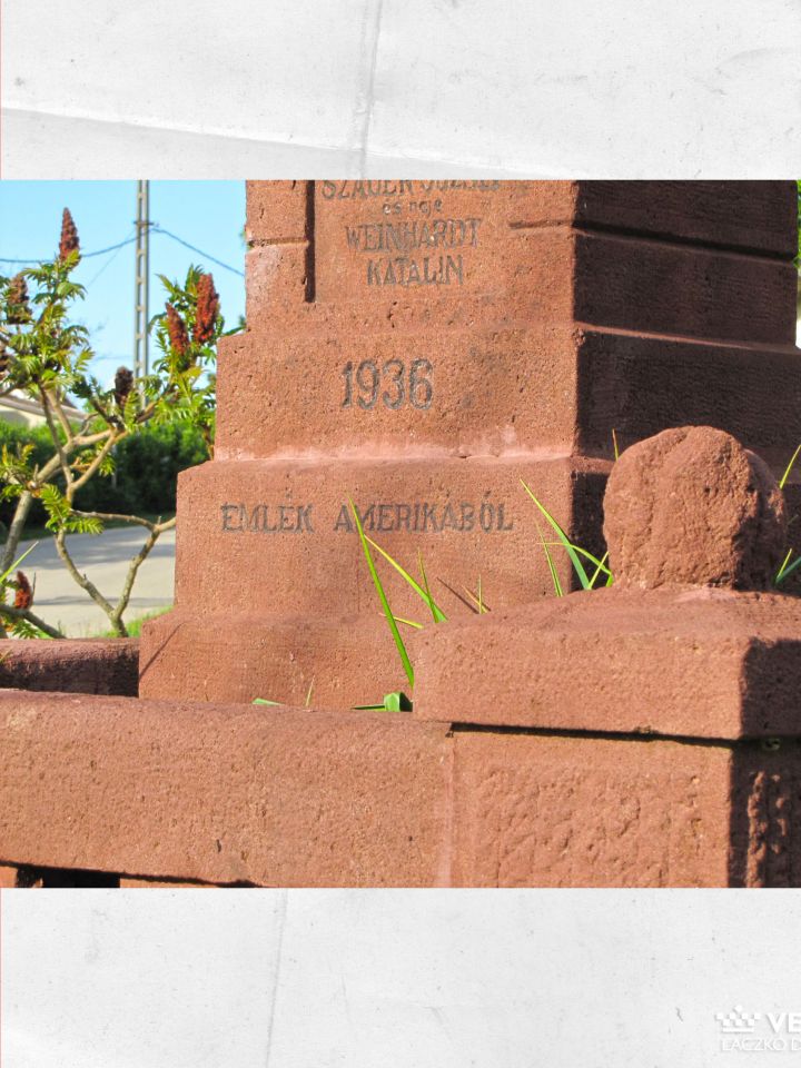 Tótvázsonyi „amerikás kereszt” a település keleti szélénél.