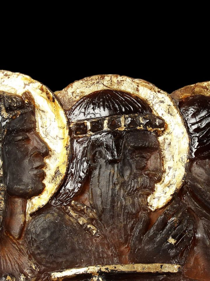 KGY.2011.2.1. Borbás Dorka: Háromkirályok látogatása, 2009. pâte de verre, M:43cm, SZ:20cm, H:55cm