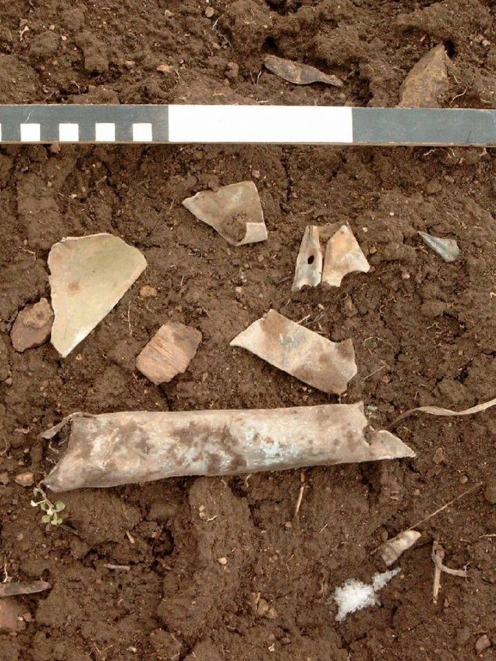 Az első alumíniumdarabok a szántásban