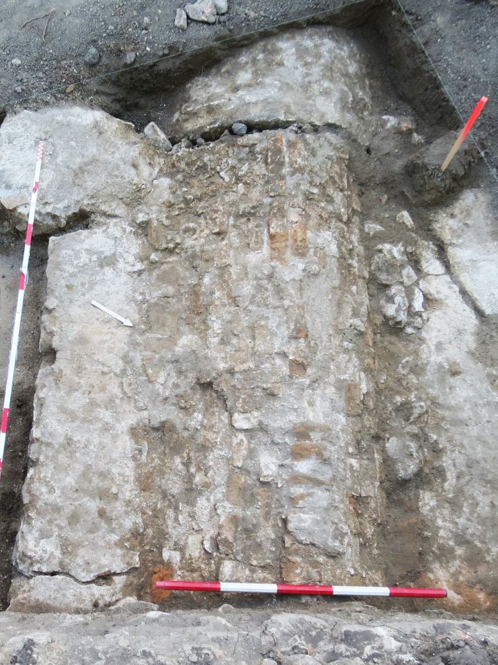 A csatornaboltozat egy rövidebb szakaszának felülnézete