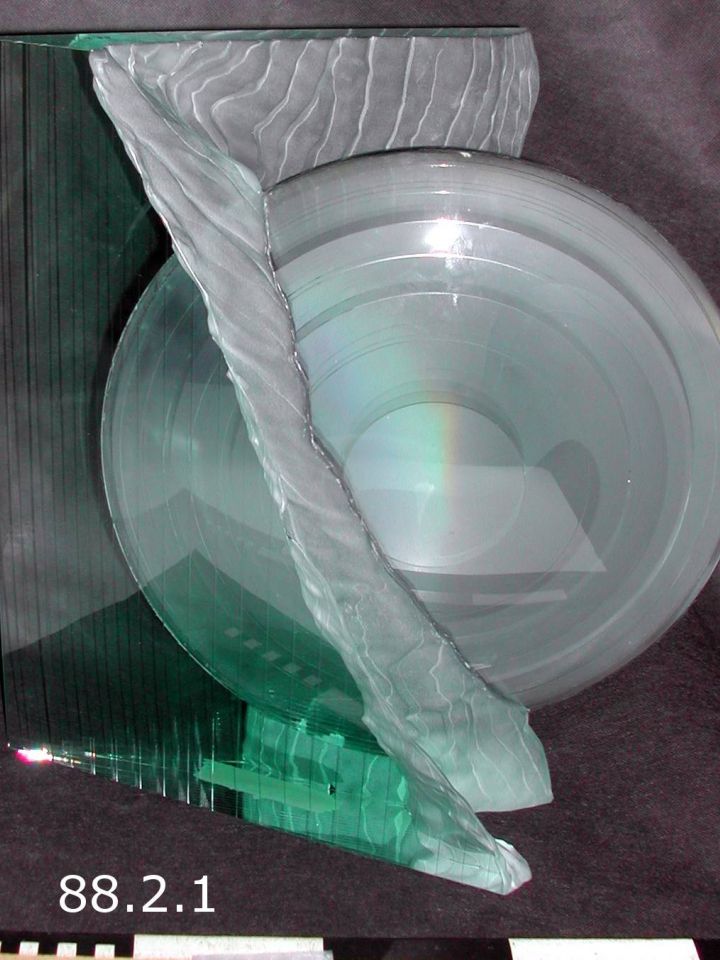 Ü.88.2.1. Ősanya, 1988, M:45cm, SZ:17cm