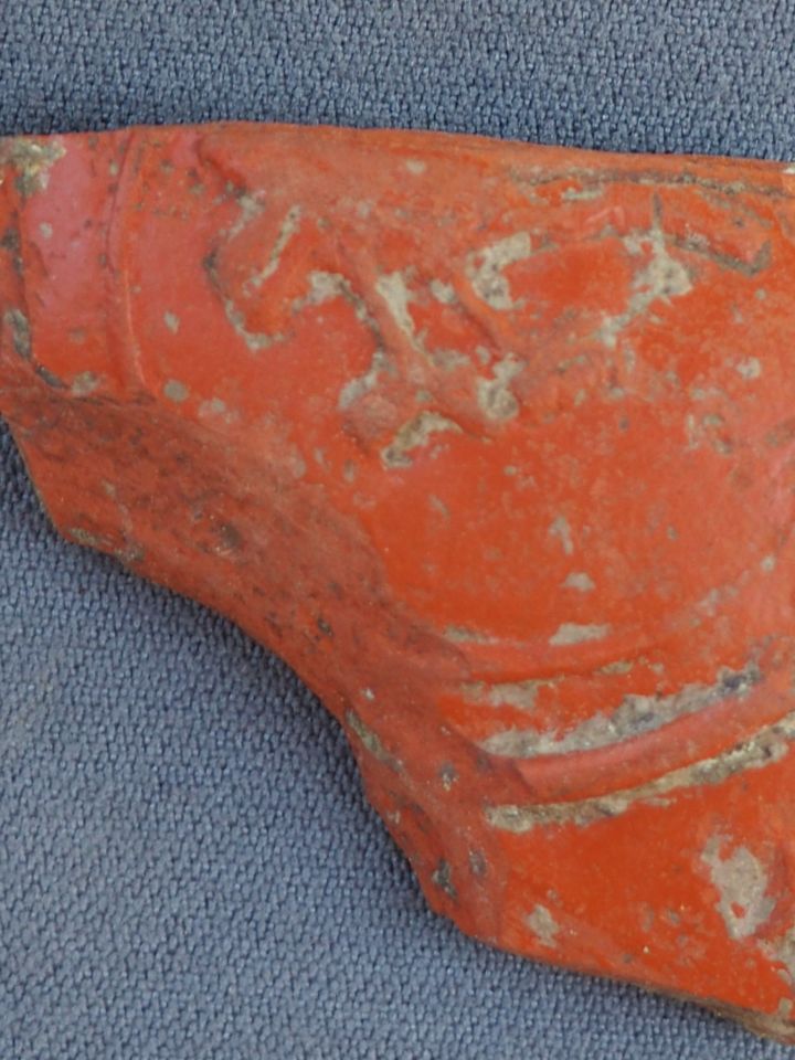  Római kori terra sigillata töredéke