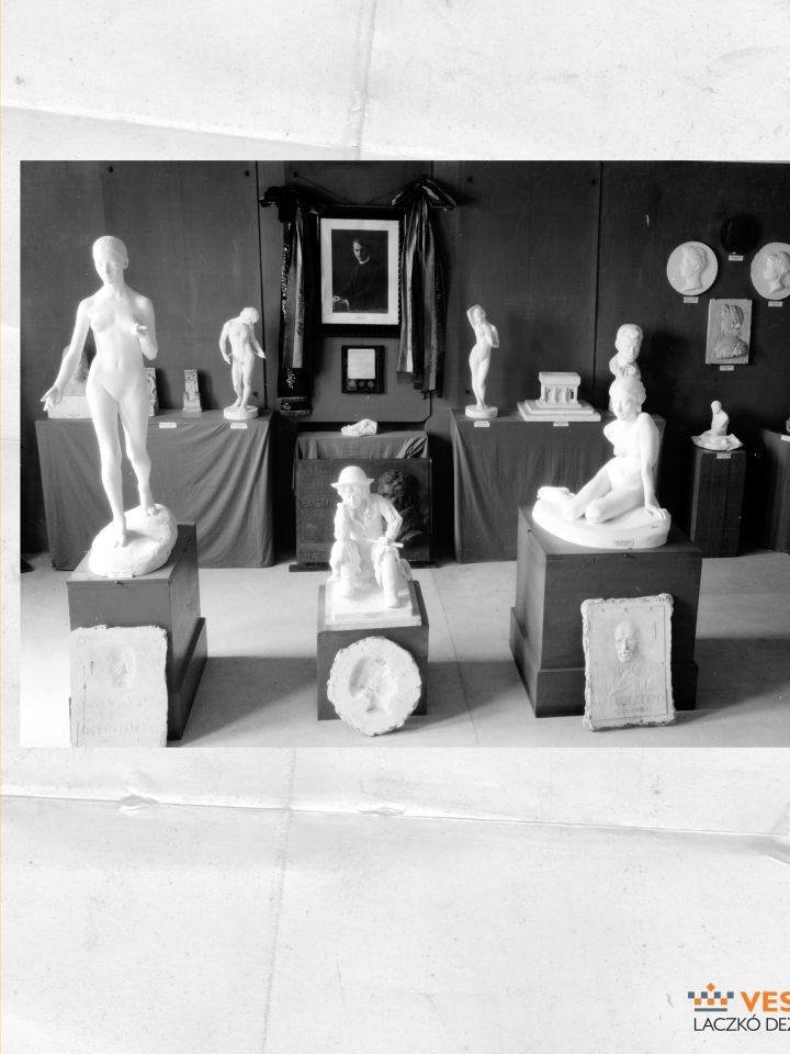 Részlet a Csikász-emlékszobából (Laczkó Dezső Múzeum–Történeti Fényképgyűjtemény)