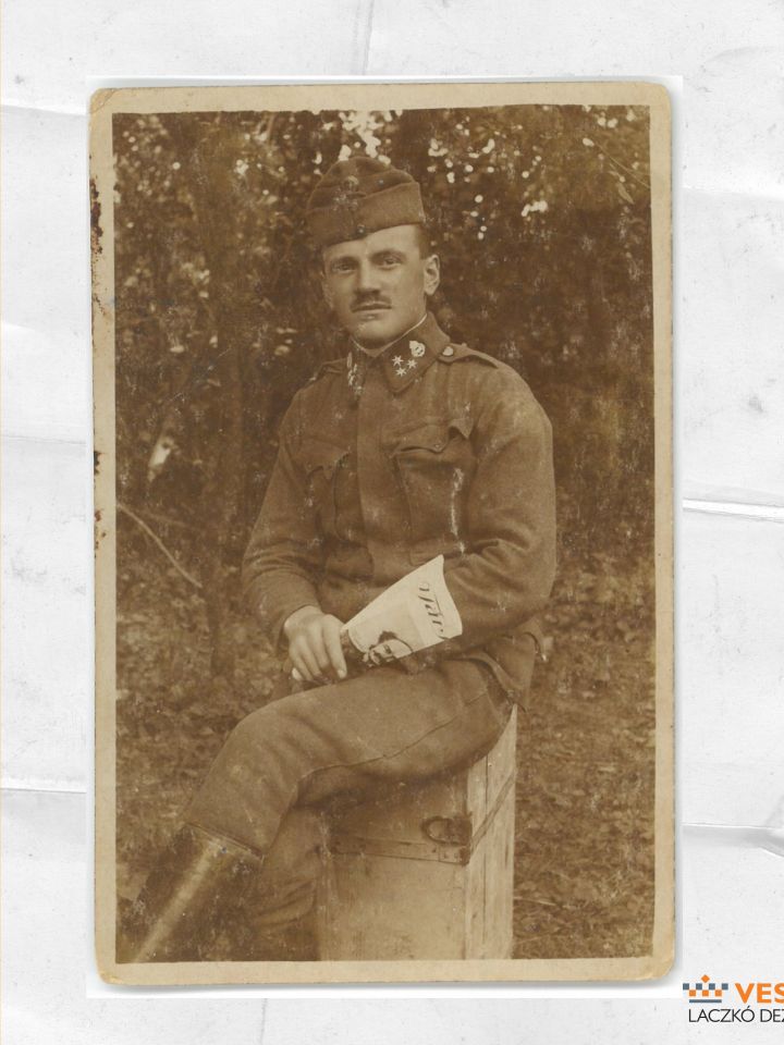 Ismeretlen osztrák–magyar távírász szakaszvezető (Laczkó Dezső Múzeum – Történeti Fénykép-gyűjtemény ltsz.92.61.1.)