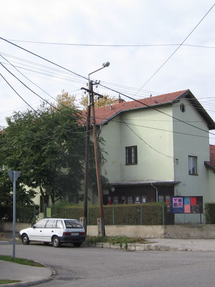 Veszprém MNB bérház-Dózsavárosi könyvtár