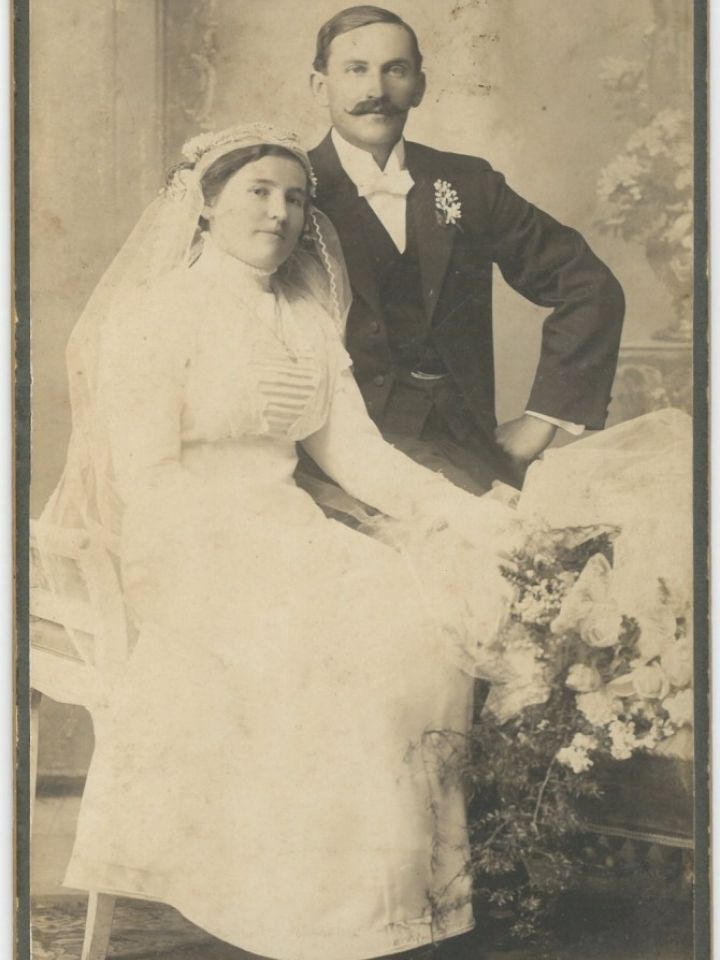 Szél Ferenc egyházmegyei nyomdai gépmester és menyasszonya Veszprém 1916