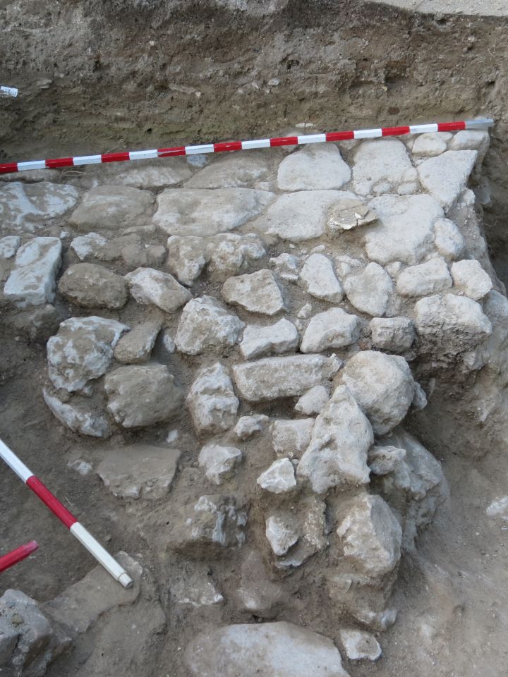 A korabeli járószint