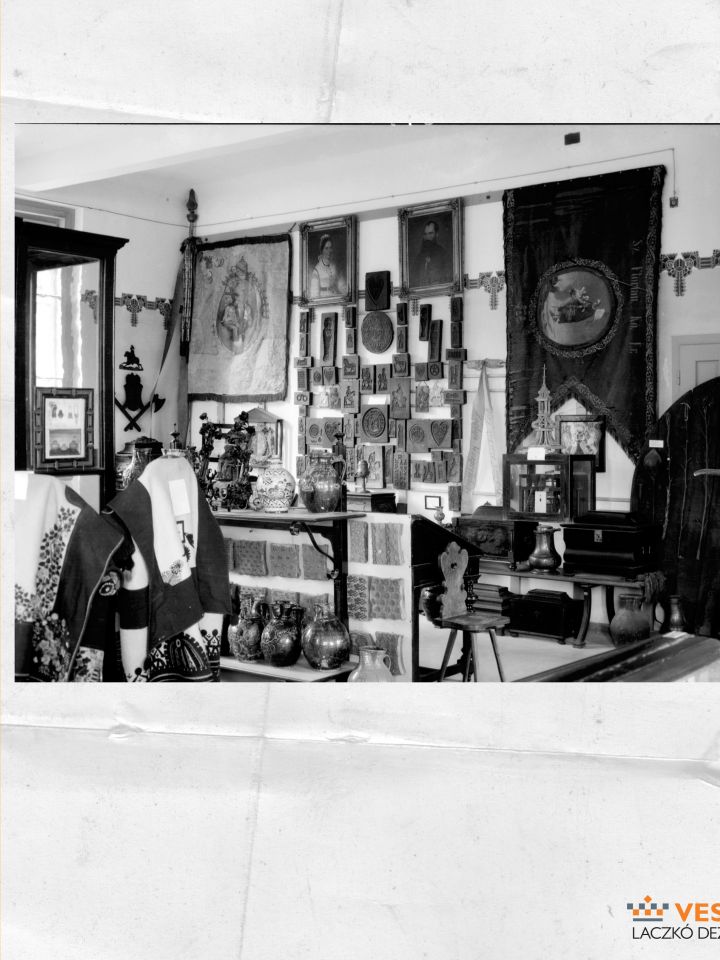 Részlet a múzeum néprajzi gyűjteményéből (Laczkó Dezső Múzeum–Történeti Fényképgyűjtemény ltsz. 48.652.15.)