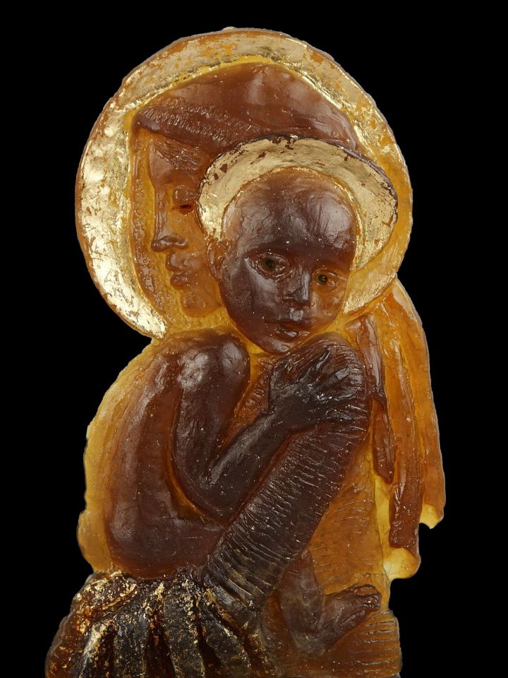 KGY.2011.2.1. Borbás Dorka: Háromkirályok látogatása, 2009. pâte de verre, M:43cm, SZ:20cm, H:55cm