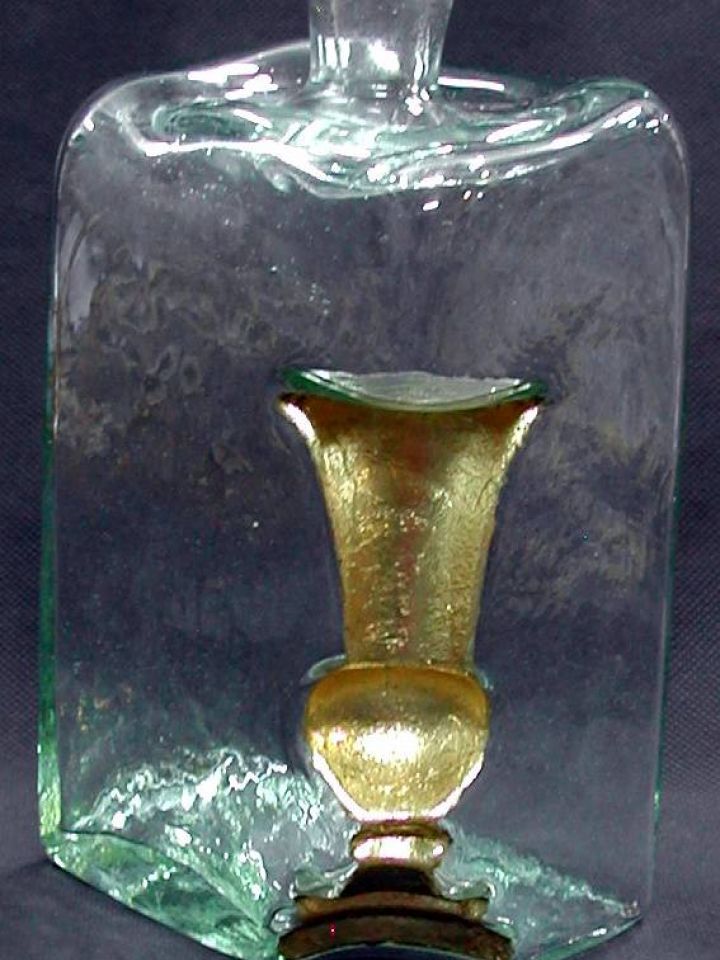 Ü.2008.2.3. Pincetok, 2008, formába fújt hutaüveg, M:24cm, SZ:9cm