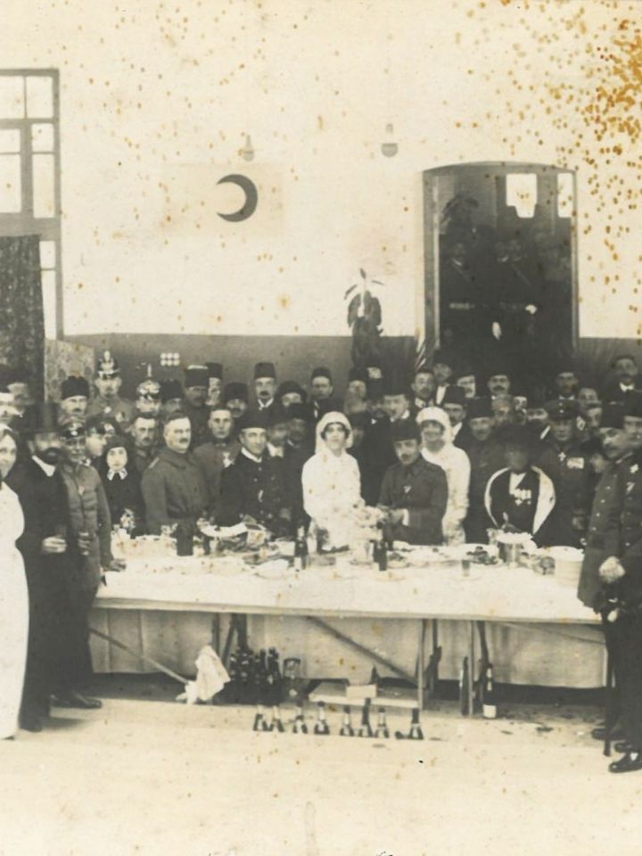 Magyar vöröskeresztes kórház megnyitása Isztambulban, 1916. április 10-én (LDM Történeti Fénykép-Gyűjtemény ltsz. 69.1942.)