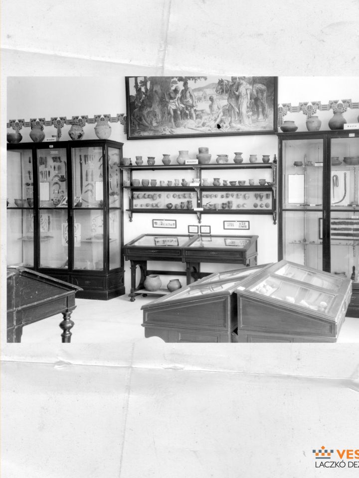 Részlet a múzeum régészeti gyűjteményéből (Laczkó Dezső Múzeum–Történeti Fényképgyűjtemény)