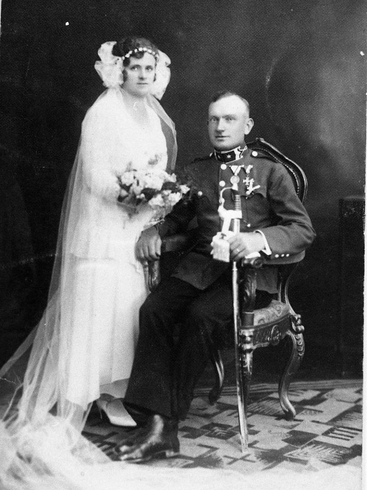 Kakaska Vendel őrmester és menyasszonya Keller Teréz, 1928 után