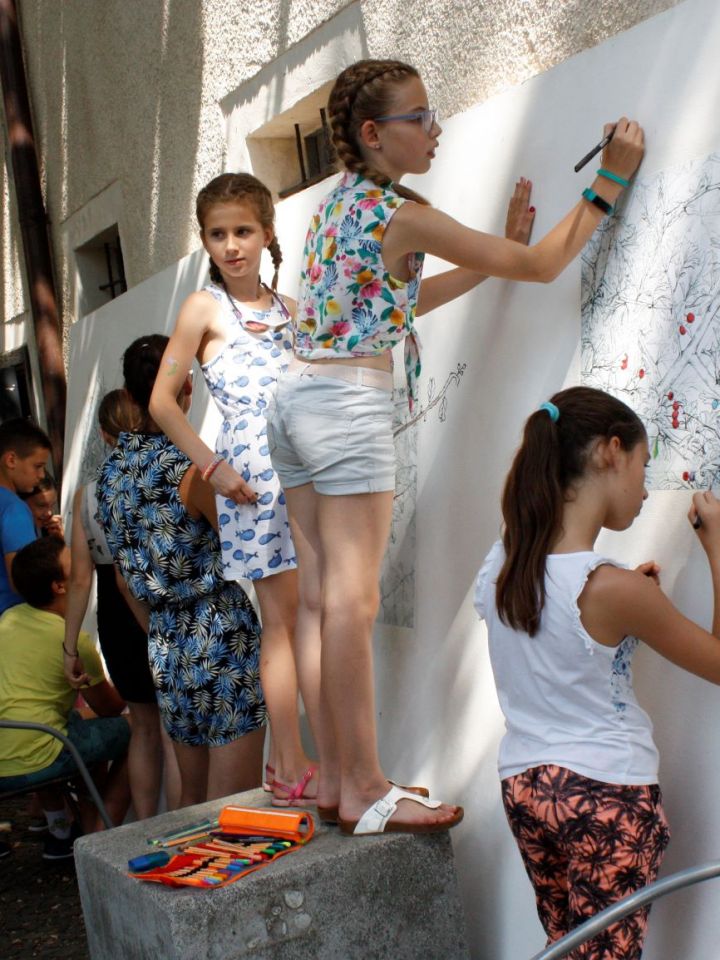 Művészetek Háza . Izzik a galagonya