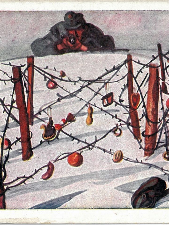 Tábori levelezőlap: fegyverével célzó baka díszekkel teleaggatott drótakadály mögött, 1915