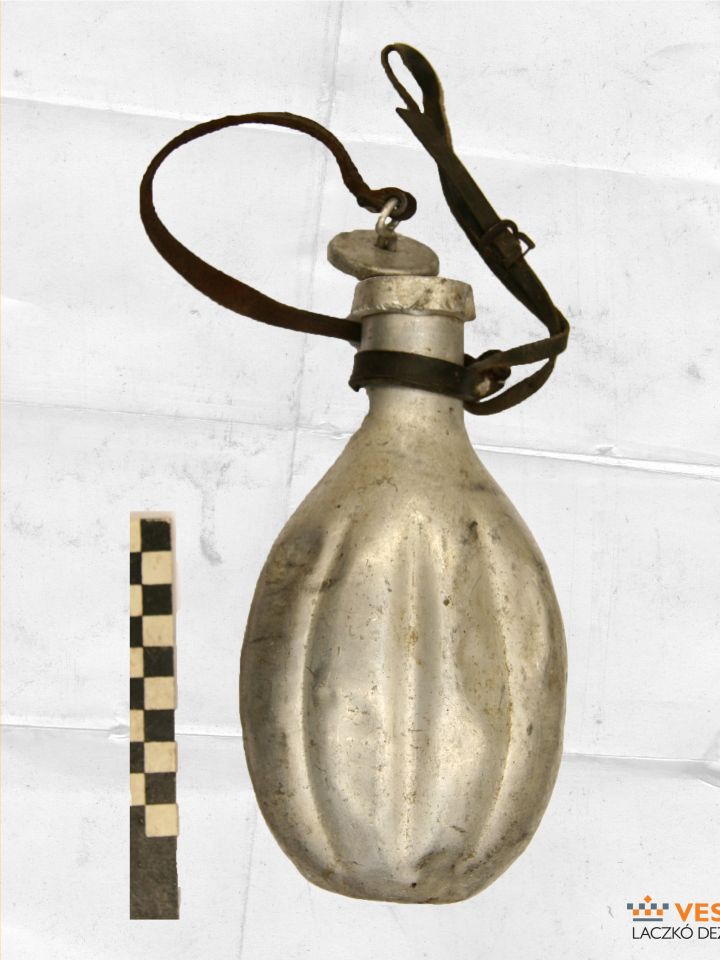 1909 M tábori kulacs (Laczkó Dezső Múzeum – Történeti Gyűjtemény ltsz. 83.44.1.)