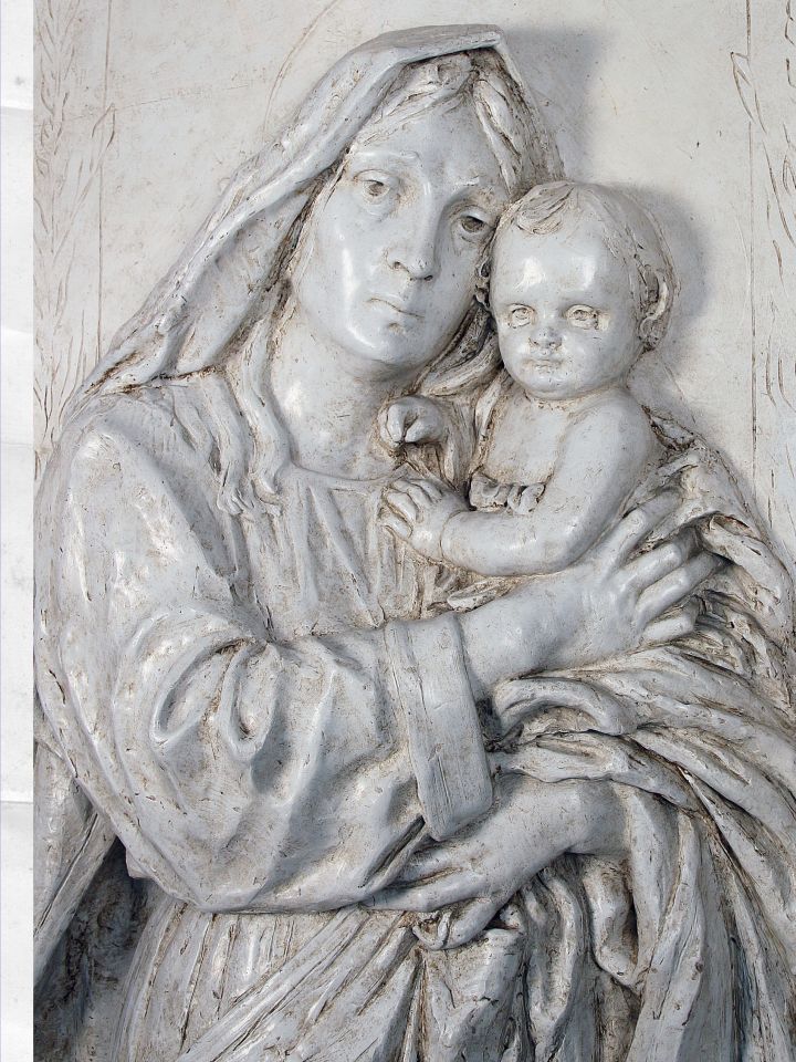 Csikász Imre: Madonna kisdeddel