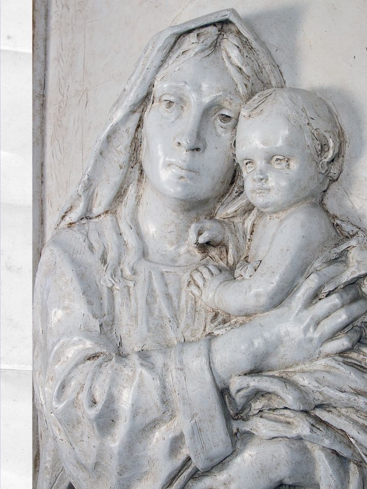 Csikász Imre: Madonna kisdeddel