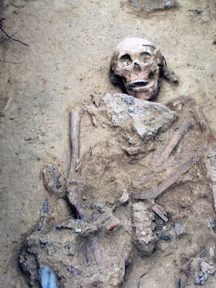 Veszprém, 8-as főút (Csucska) 7. sír feltárás közben