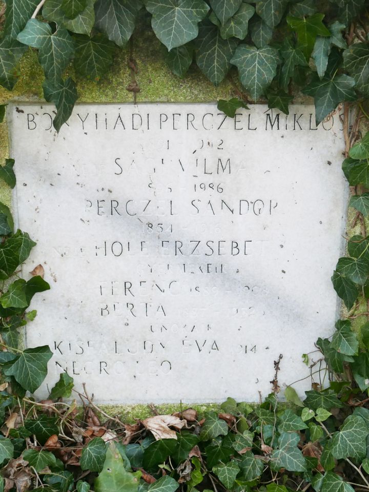 A Perczel család sírja Veszprémben, az Alsóvárosi-temetőben.