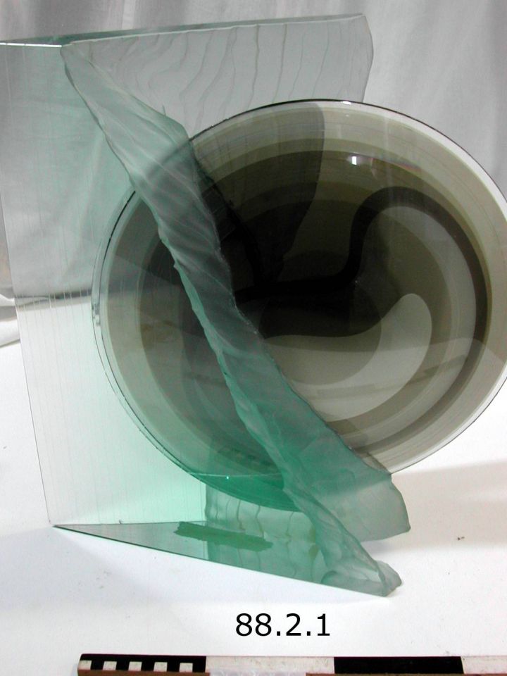 Ü.88.2.1. Ősanya, 1988, M:45cm, SZ:17cm