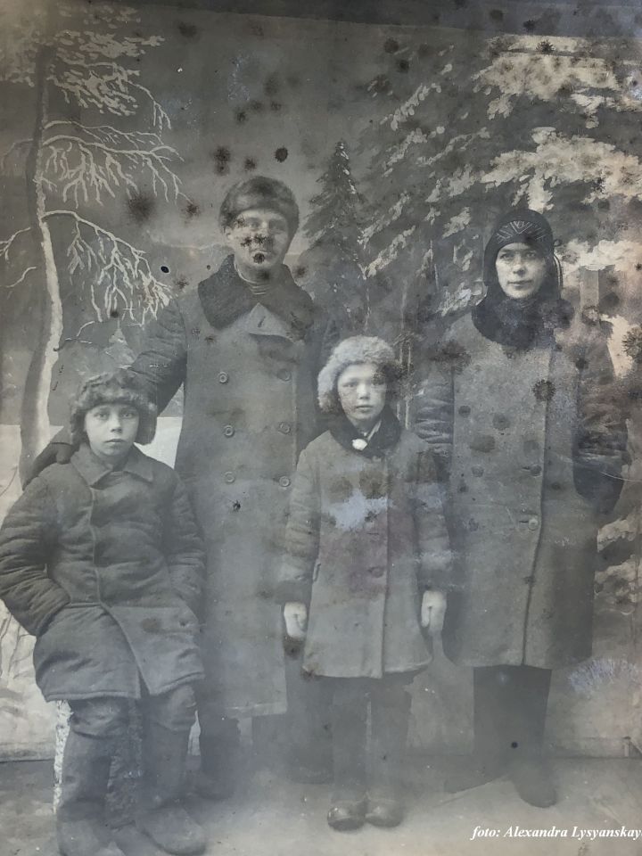 A Szolomencev család, balról a későbbi pilóta Lev