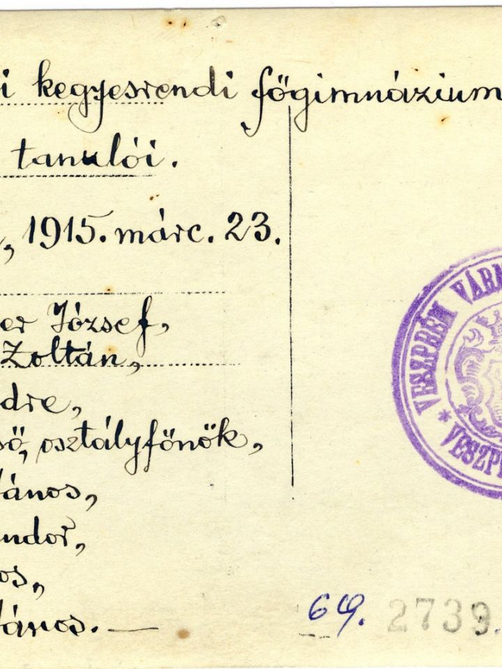 Iskolapadból a lövészárokba