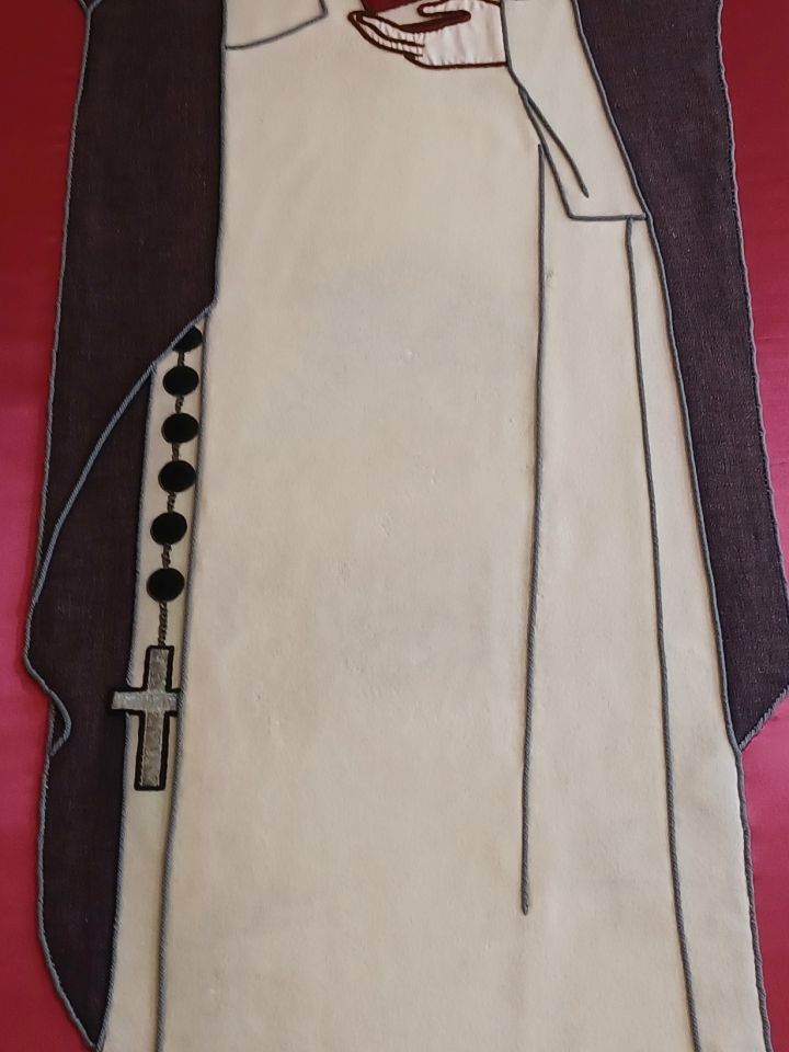 Tisztított, konzervált textilkép részlete