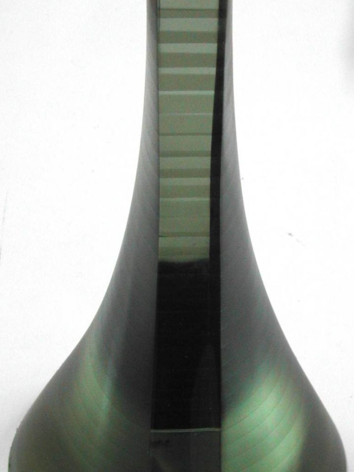 Ü.88.1.1. Statikus forma, 1985, ragasztott, csiszolt, savazott üveg, M : 33cm, SZ : 19cm, H : 15,5cm