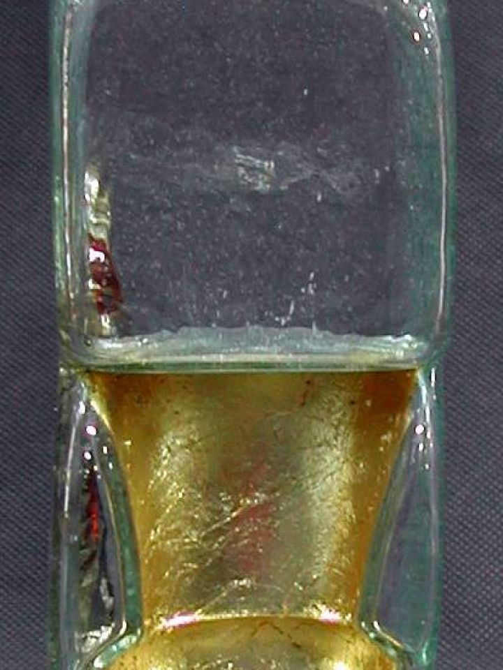 Ü.2008.2.1. Pincetok, 2008, formába fújt hutaüveg, M:27cm, SZ:8cm