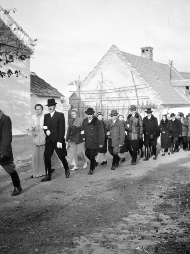 Lakodalmas menet Szentgál 1943