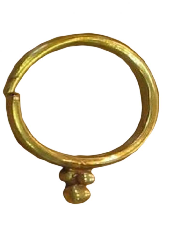 Veszprém-Tejüzem, szőlőszemcsüngős arany fülbevaló