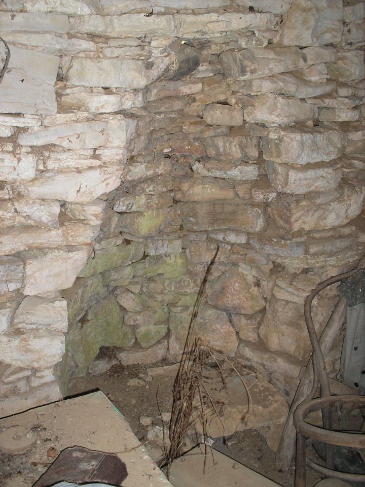 Ugyanez számos romos présházban megfigyelhető.