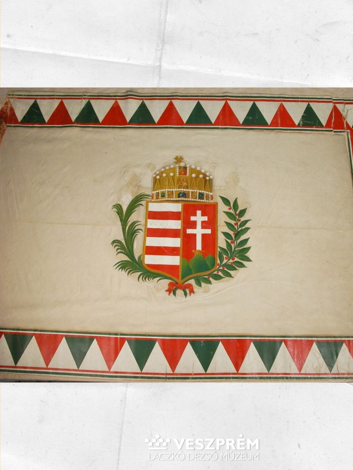 A zászlólap országcímeres oldala