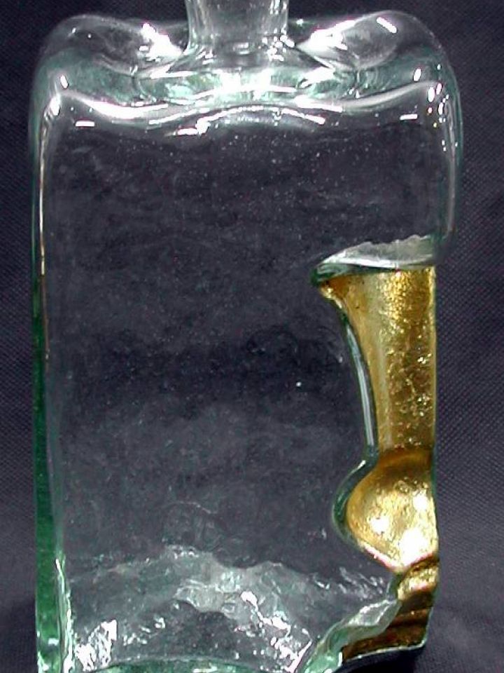 Ü.2008.2.3. Pincetok, 2008, formába fújt hutaüveg, M:24cm, SZ:9cm