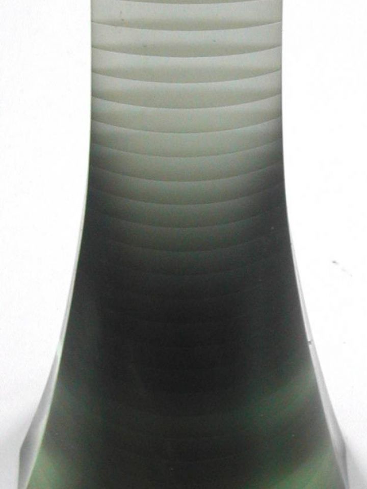 Ü.88.1.1. Statikus forma, 1985, ragasztott, csiszolt, savazott üveg, M : 33cm, SZ : 19cm, H : 15,5cm