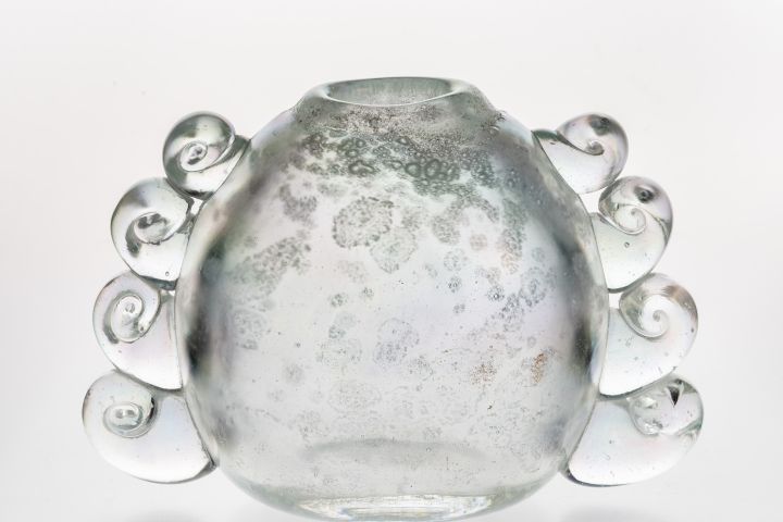 Az LDM műtárgyai a Corning Múzeum 2022-es katalógusában