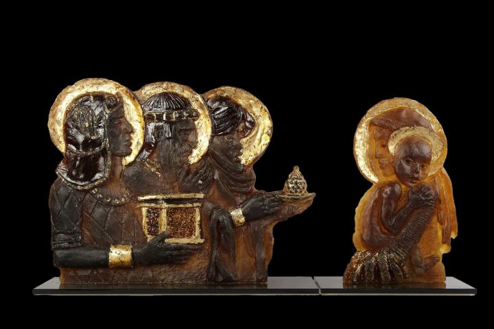 KGY.2011.2.1. Borbás Dorka: Háromkirályok látogatása, 2009. pâte de verre, M:43cm, SZ:20cm, H:55cm