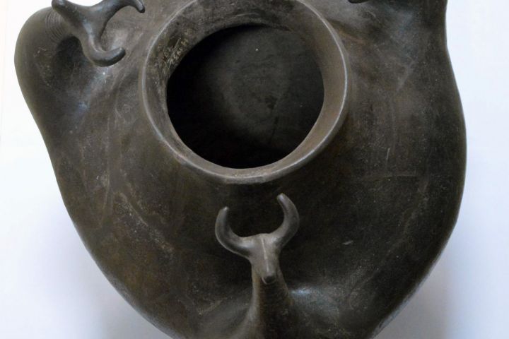 edény szarvasmarha ábrázolással, Vaszar, Kr. e. 7. század