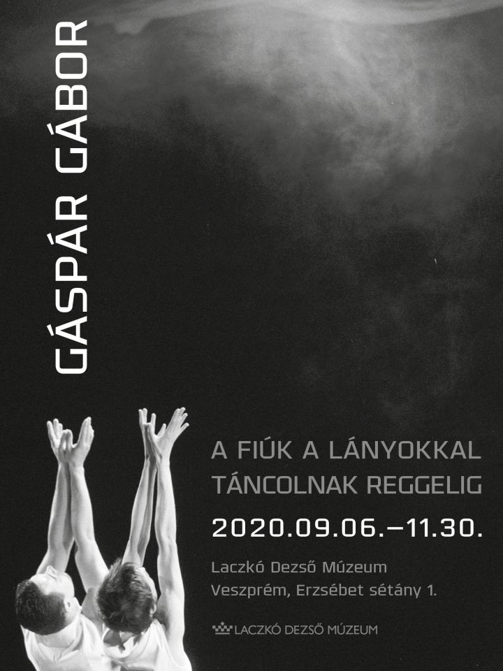 A fiúk a lányokkal táncolnak reggelig