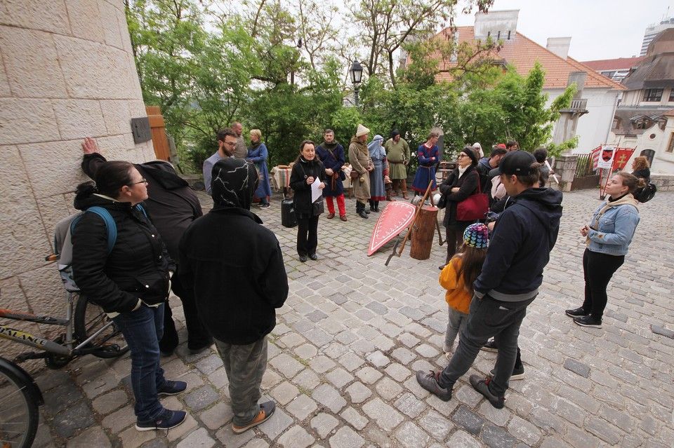 Pátkai  Ádám Sándor tárlatvezetése