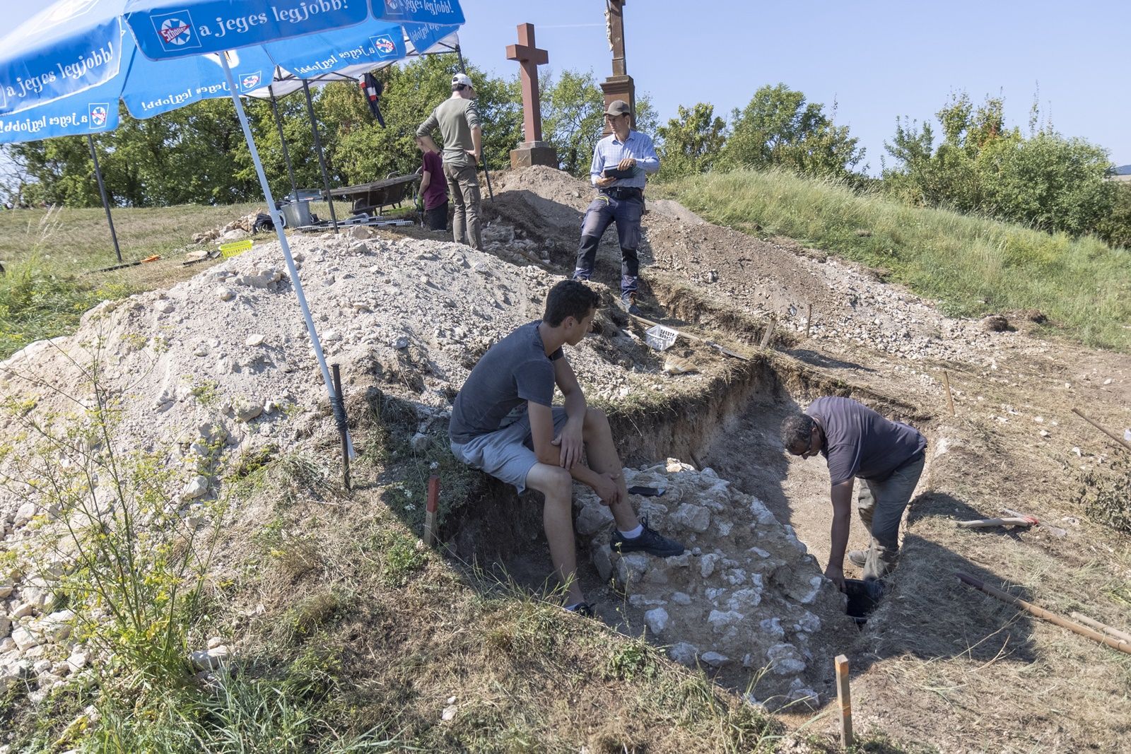 Folyik a kutatás a vár romjai közt