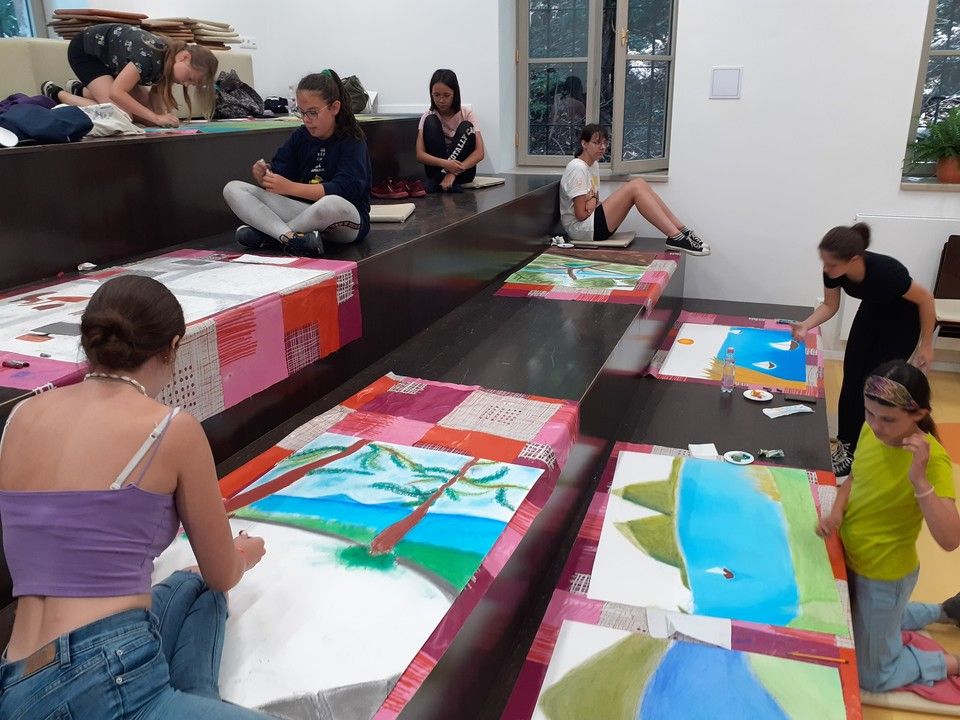 Készülnek a festmények - Nyári napközis tábor a Laczkó Dezső Múzeumban