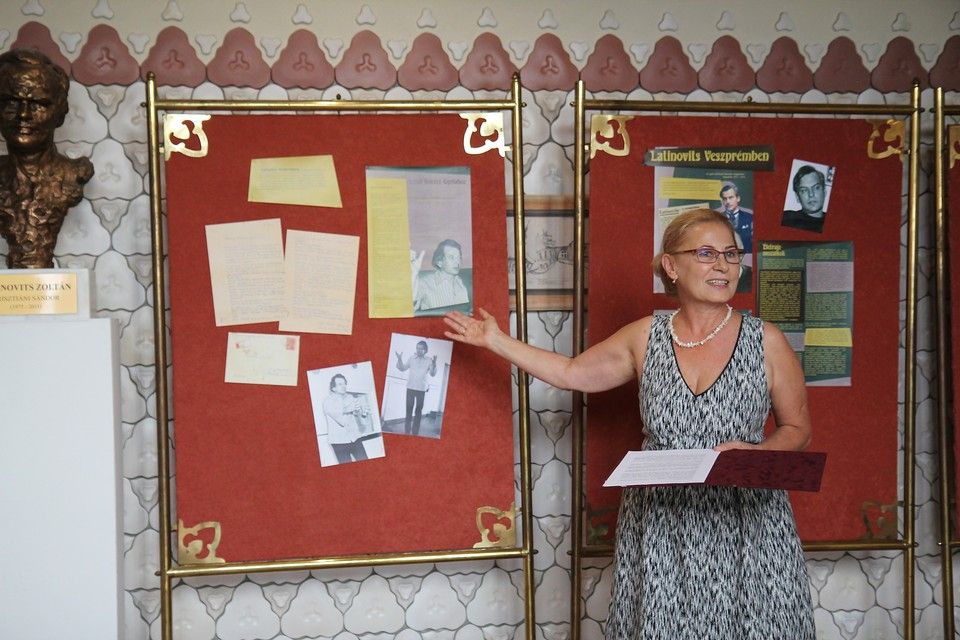Latinovits kiállítás a  Veszprémi Petőfi Színházban, dr. Pilipkó Erzsébet muzeolgógus