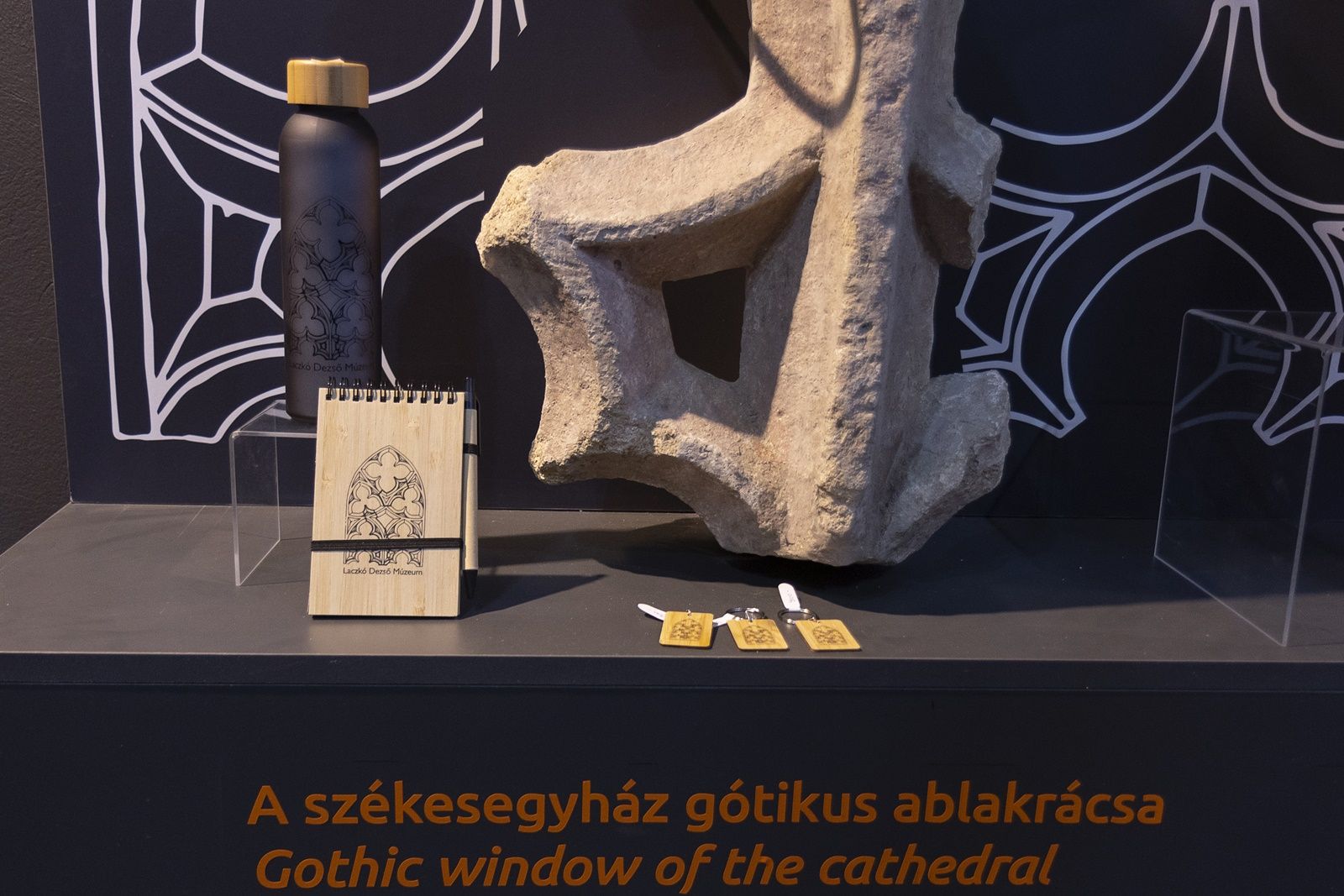 A Hősök Kapuja mintája alapján készült tárgy